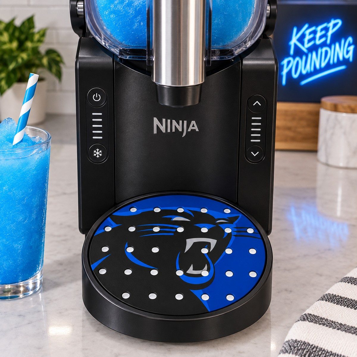 CLASSIC 2/5 – Égouttoir Carolina Panthers – sur machine Ninja Slush