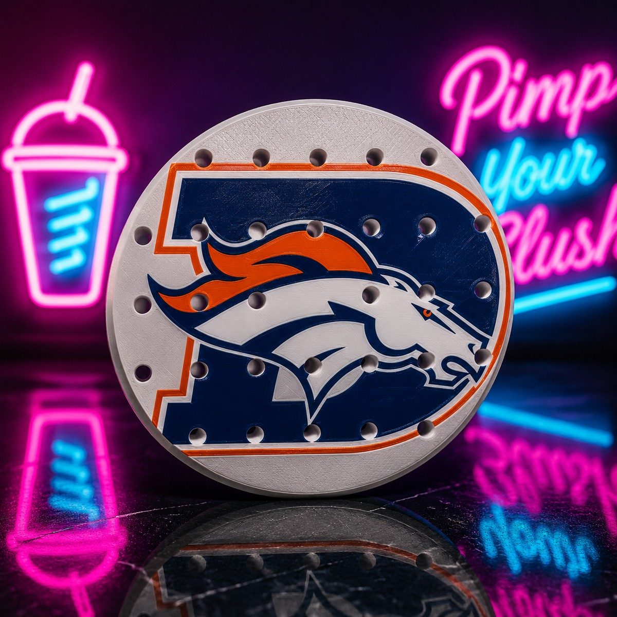 CLASSIC 1/5 – Égouttoir Denver Broncos – fond néon
